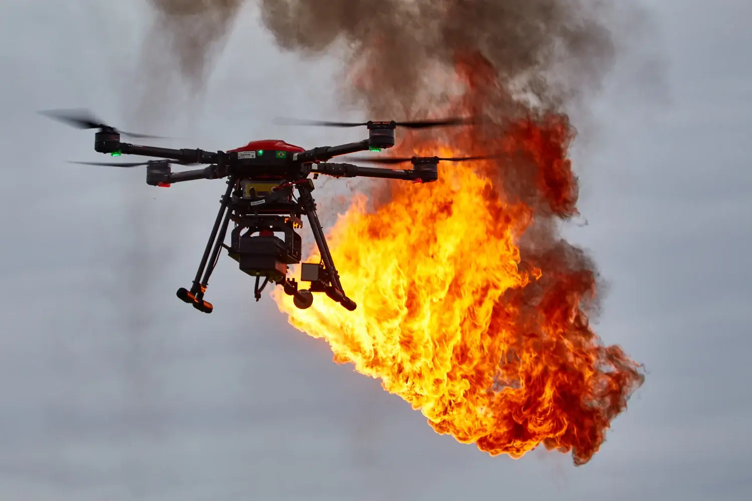 SkyFlame em voo com o incinerador acionado