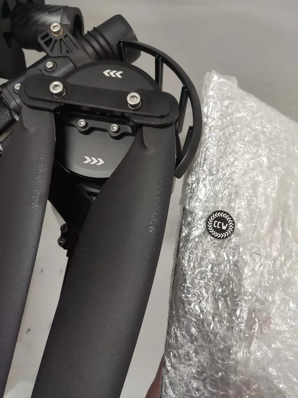 Hélices CCW no drone e hélices CCW novas